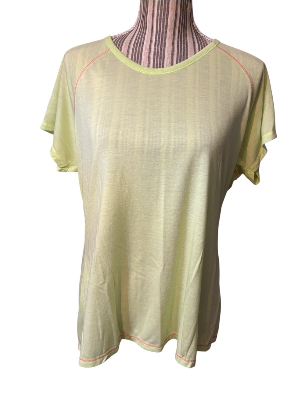 Avia Athletic Tee XL Light Yellow Green Short Sleeve Crewneck Pink Stitching